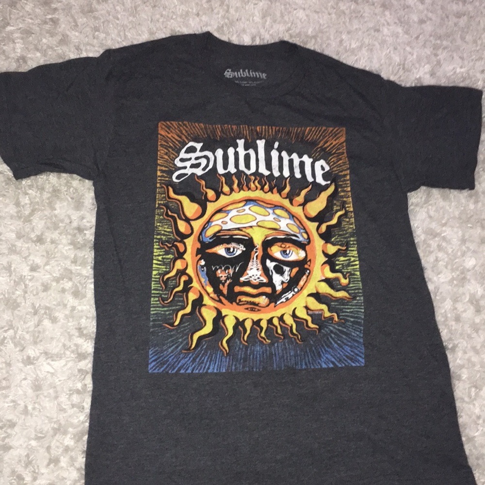short sleeve. sublime. size: M